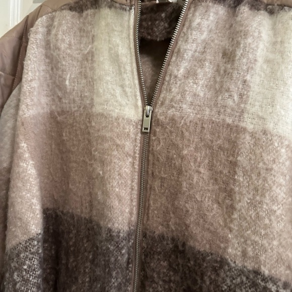 Time and Tru Women’s Plaid Zip Poncho with Hood Size S-M - Picture 5 of 8